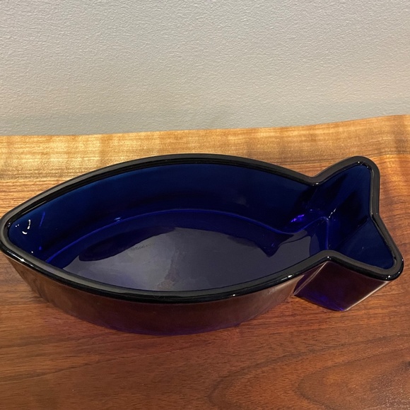 Cobalt royal blue fish shaped trinket/candy/condiment dish Pier One VTG - Picture 3 of 5